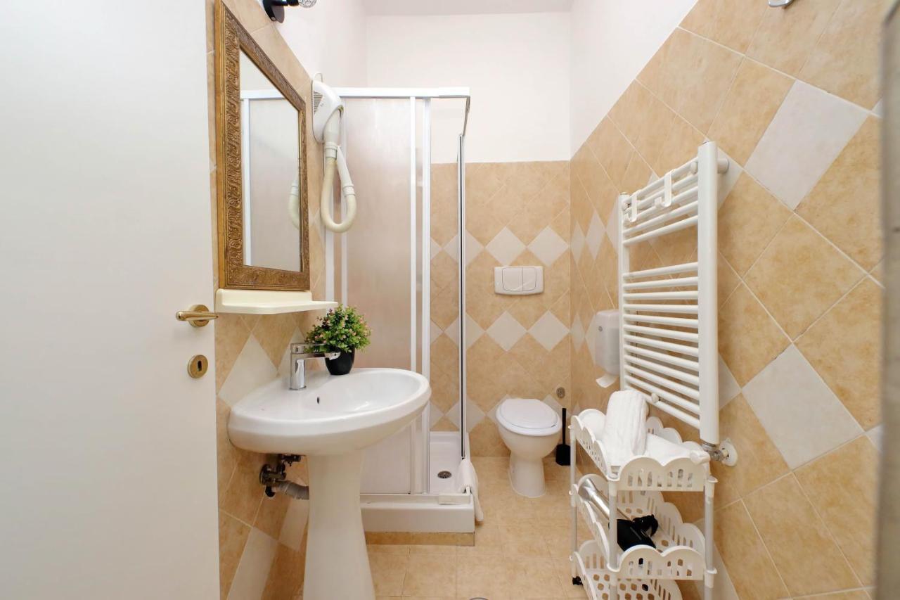 Lucky Holiday Rooms Рим Екстериор снимка